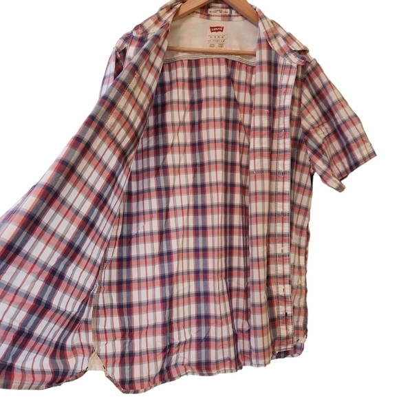 Levi's standard fit blue red  white button-down men's short-sleeve dress shirt - Picture 6 of 11